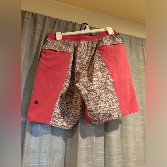 Grey and Pink Size Medium Lululemon Men's Pace Breaker Linerless Running Shorts - Picture 6 of 6